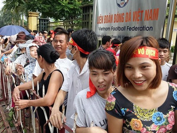 400.000 đồng/vé xem tuyển Việt Nam đá bán kết AFF Cup 2014 ảnh 1 400.000 đồng/vé xem tuyển Việt Nam đá bán kết AFF Cup 2014 ảnh 1