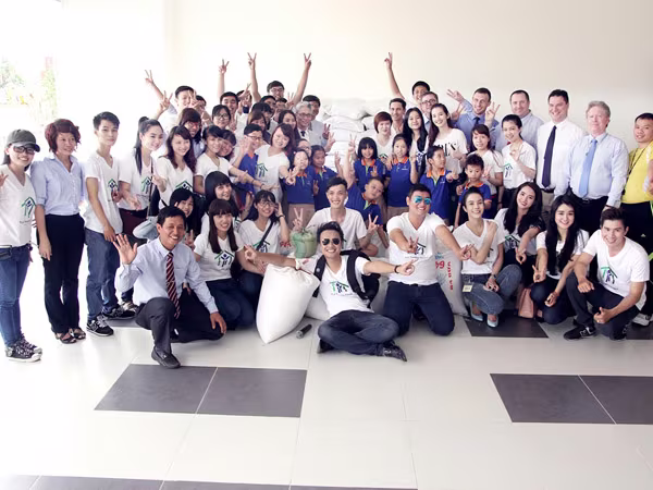 Nghệ sĩ Việt hào hứng gom từng túi gạo nhỏ làm từ thiện ảnh 12 Nghệ sĩ Việt hào hứng gom từng túi gạo nhỏ làm từ thiện ảnh 12