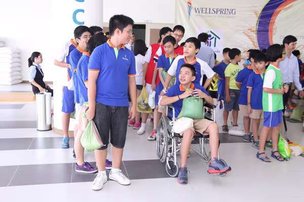 Nghệ sĩ Việt hào hứng gom từng túi gạo nhỏ làm từ thiện ảnh 3 Nghệ sĩ Việt hào hứng gom từng túi gạo nhỏ làm từ thiện ảnh 3