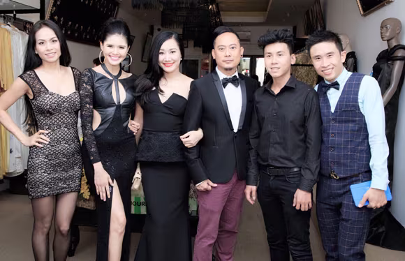 Lý Nhã Kỳ thân mật mừng sinh nhật NTK Võ Việt Chung ảnh 10 Lý Nhã Kỳ thân mật mừng sinh nhật NTK Võ Việt Chung ảnh 10