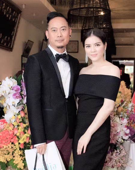 Lý Nhã Kỳ thân mật mừng sinh nhật NTK Võ Việt Chung ảnh 1 Lý Nhã Kỳ thân mật mừng sinh nhật NTK Võ Việt Chung ảnh 1