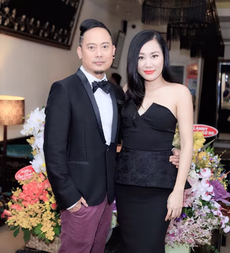 Lý Nhã Kỳ thân mật mừng sinh nhật NTK Võ Việt Chung ảnh 9 Lý Nhã Kỳ thân mật mừng sinh nhật NTK Võ Việt Chung ảnh 9