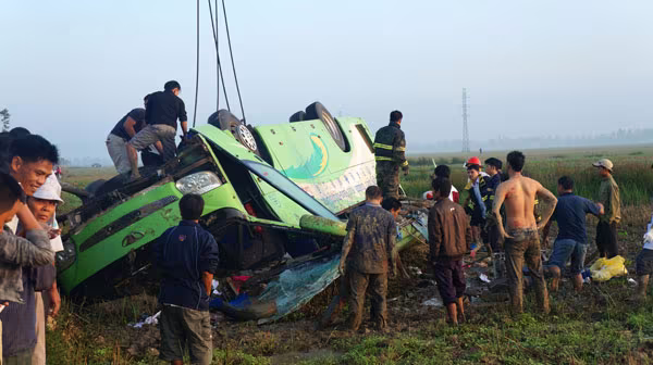 Thanh tra toàn diện công ty vận tải trong vụ lật xe khách chở 34 công nhân  ảnh 2 Thanh tra toàn diện công ty vận tải trong vụ lật xe khách chở 34 công nhân  ảnh 2