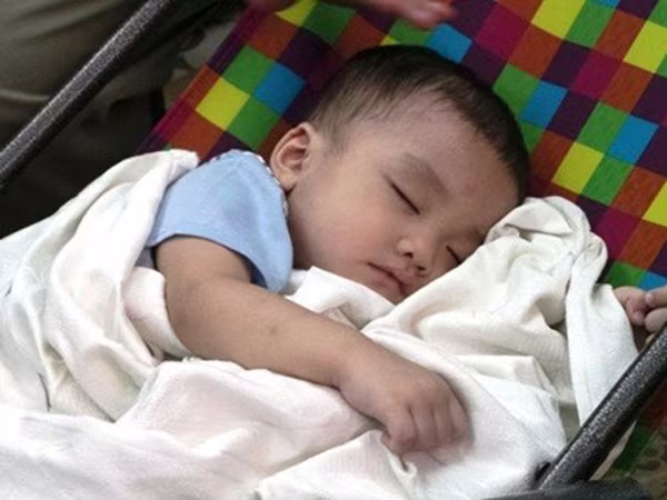 Bỏ rơi con nhỏ trên xe taxi, cha mẹ cháu nhỏ có phạm tội không và ai được quyền nuôi cháu bé? ảnh 1 Bỏ rơi con nhỏ trên xe taxi, cha mẹ cháu nhỏ có phạm tội không và ai được quyền nuôi cháu bé? ảnh 1