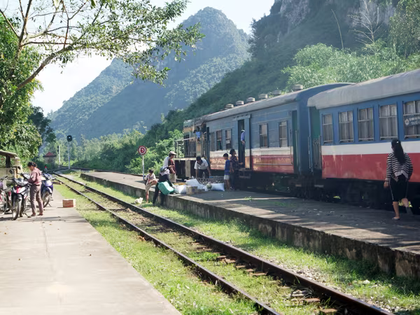 Tàu chợ ngược xuôi những cung đường ảnh 1 Tàu chợ ngược xuôi những cung đường ảnh 1