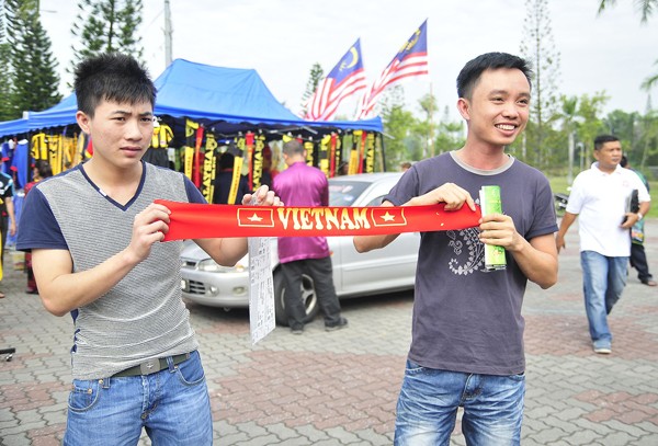 Không để đội tuyển Việt Nam phải cô đơn trong trận gặp Malaysia ảnh 1 Không để đội tuyển Việt Nam phải cô đơn trong trận gặp Malaysia ảnh 1