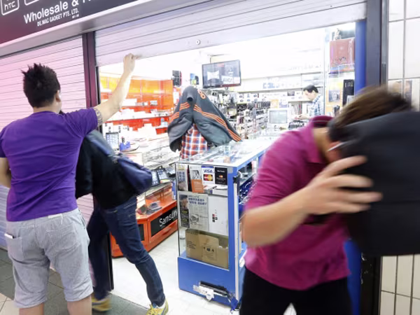 Singapore: Thêm 2 cửa hàng ở khu Sim Lim bị liệt vào “danh sách đen” ảnh 1