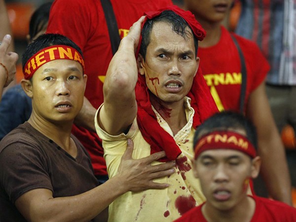 Dư luận Malaysia lên án hooligan, xin lỗi cổ động viên Việt Nam ảnh 1 Dư luận Malaysia lên án hooligan, xin lỗi cổ động viên Việt Nam ảnh 1