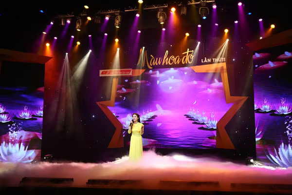 Sâu lắng đầy cảm xúc trong đêm nhạc tri ân "Màu hoa đỏ" ảnh 4