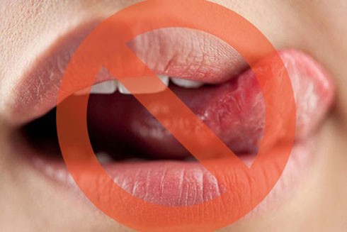 Những tuyệt chiêu để sở hữu bờ môi căng mọng trong mùa Đông ảnh 4 Những tuyệt chiêu để sở hữu bờ môi căng mọng trong mùa Đông ảnh 4