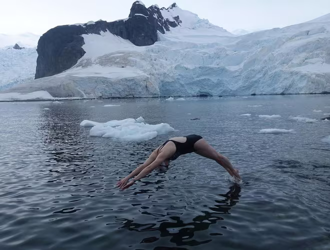 Nhiều nghiên cứu cho thấy tham gia một môn thể thao thường xuyên giúp tăng tuổi thọ con người. Mới đây, các chuyên gia y khoa còn chứng minh vận động làm chậm sự lão hóa của các tế bào. Như vậy, việc chăm chỉ vận động vào mùa đông không chỉ giúp bạn sống lâu mà còn luôn trẻ khỏe Nhiều nghiên cứu cho thấy tham gia một môn thể thao thường xuyên giúp tăng tuổi thọ con người. Mới đây, các chuyên gia y khoa còn chứng minh vận động làm chậm sự lão hóa của các tế bào. Như vậy, việc chăm chỉ vận động vào mùa đông không chỉ giúp bạn sống lâu mà còn luôn trẻ khỏe