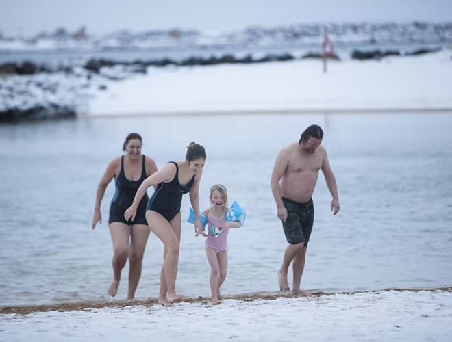 Bơi trong trời lạnh giúp thích nghi tốt hơn Bơi trong trời lạnh giúp thích nghi tốt hơn