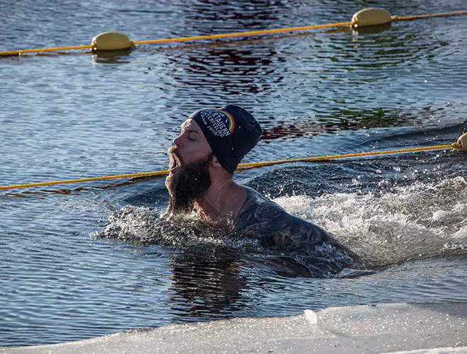 Thời tiết lạnh giá sẽ khiến bạn cảm thấy ngại và khó chịu khi bắt đầu luyện tập ngoài trời. Thế nhưng cảm giác đó sẽ chỉ kéo dài trong 2-3 ngày đầu. Khi bạn đã quen với các điều kiện khắc nghiệt của mùa đông thì sức chịu đựng với các ngoại cảnh khác cũng được tăng lên rất nhiều Thời tiết lạnh giá sẽ khiến bạn cảm thấy ngại và khó chịu khi bắt đầu luyện tập ngoài trời. Thế nhưng cảm giác đó sẽ chỉ kéo dài trong 2-3 ngày đầu. Khi bạn đã quen với các điều kiện khắc nghiệt của mùa đông thì sức chịu đựng với các ngoại cảnh khác cũng được tăng lên rất nhiều