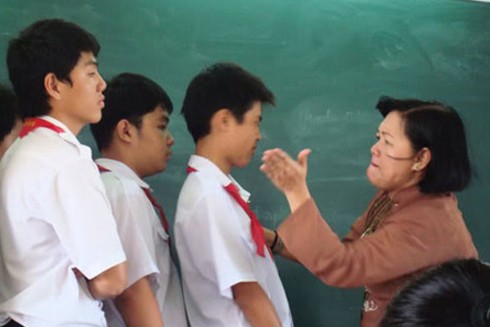 Những vụ giáo viên hành xử dị thường, phạt học trò theo kiểu "không thể nghĩ ra" ảnh 4 Những vụ giáo viên hành xử dị thường, phạt học trò theo kiểu "không thể nghĩ ra" ảnh 4