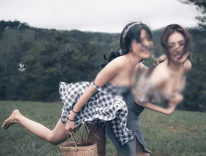 "Có nhiều khách đến theo kiểu dân đi phượt, đường vào địa điểm này cũng rất nguy hiểm nên bây giờ chúng tôi sẽ cấm không cho các xe vào vì lý do an toàn", ông Phạm Triều, Chủ tịch UBND huyện Lạc Dương cho biết. "Có nhiều khách đến theo kiểu dân đi phượt, đường vào địa điểm này cũng rất nguy hiểm nên bây giờ chúng tôi sẽ cấm không cho các xe vào vì lý do an toàn", ông Phạm Triều, Chủ tịch UBND huyện Lạc Dương cho biết.