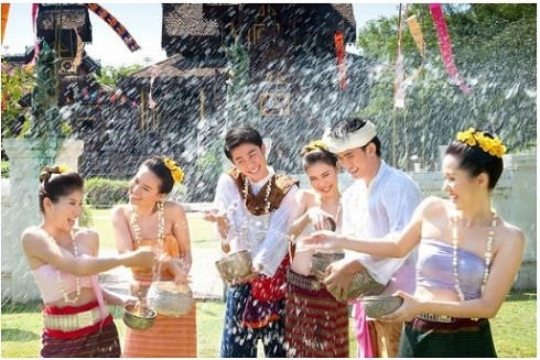 Những phong tục chào đón năm mới "độc đáo" trên thế giới ảnh 5 Những phong tục chào đón năm mới "độc đáo" trên thế giới ảnh 5