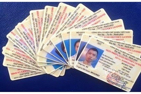 Bằng thật - học giả và những xe "điên" cứ liên tiếp gây tai nạn ảnh 3 Bằng thật - học giả và những xe "điên" cứ liên tiếp gây tai nạn ảnh 3