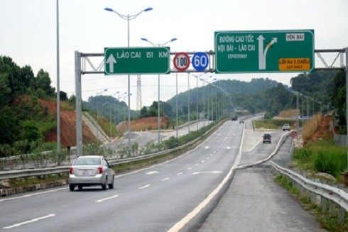 Những nguy hiểm luôn rình rập trên các cung đường cao tốc ảnh 2 Những nguy hiểm luôn rình rập trên các cung đường cao tốc ảnh 2