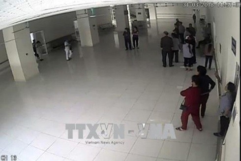Báo động tình trạng hành hung bác sĩ, hộ sinh tại các bệnh viện ảnh 3 Báo động tình trạng hành hung bác sĩ, hộ sinh tại các bệnh viện ảnh 3
