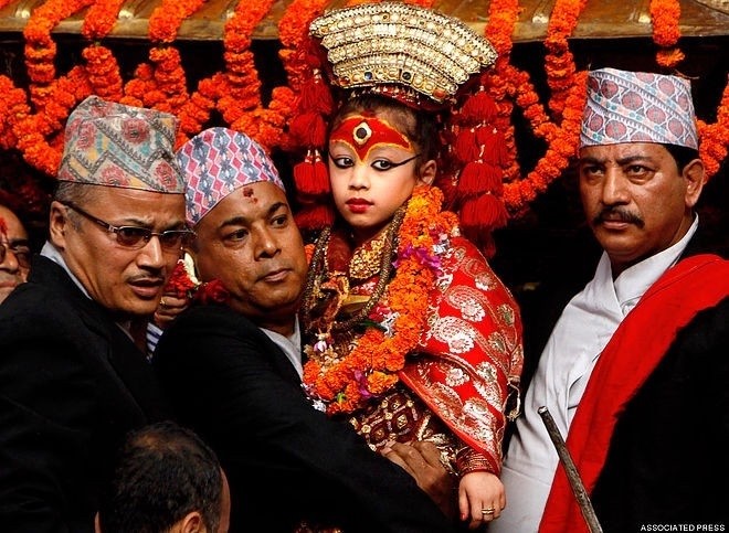 Kumari tại Nepal (3): Cuộc sống của một nữ thần ảnh 2 Kumari tại Nepal (3): Cuộc sống của một nữ thần ảnh 2