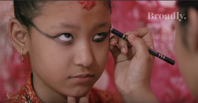 Kumari tại Nepal (3): Cuộc sống của một nữ thần ảnh 3 Kumari tại Nepal (3): Cuộc sống của một nữ thần ảnh 3