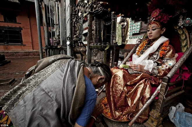 Kumari tại Nepal (3): Cuộc sống của một nữ thần ảnh 6 Kumari tại Nepal (3): Cuộc sống của một nữ thần ảnh 6