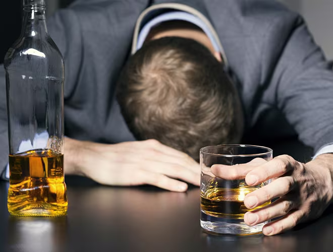 [ẢNH] Uống rượu, bia quá đà là tự gây hại cho sức khỏe ảnh 4