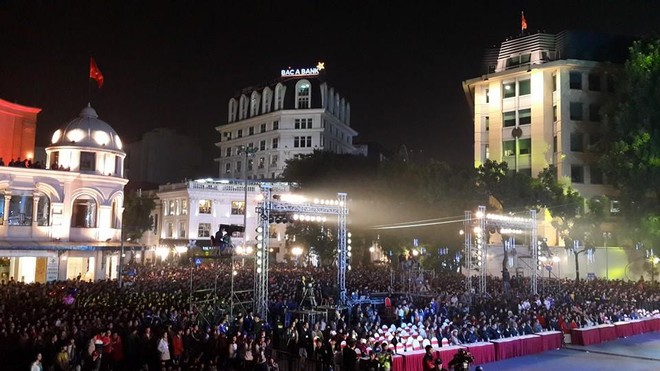 Chào năm mới 2015 trên mọi miền Tổ quốc ảnh 8 Chào năm mới 2015 trên mọi miền Tổ quốc ảnh 8