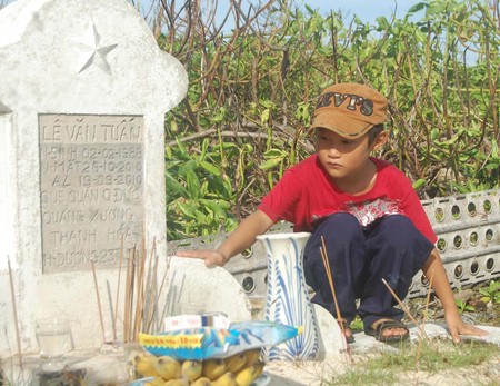 Những khoảnh khắc thiêng liêng, ấn tượng ở Trường Sa ngày Tết ảnh 2 Những khoảnh khắc thiêng liêng, ấn tượng ở Trường Sa ngày Tết ảnh 2