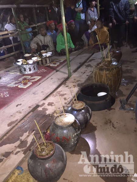 Lạc vào lễ hội đập trống độc đáo, trai gái “thả cửa” của người Ma Coong ảnh 10 Lạc vào lễ hội đập trống độc đáo, trai gái “thả cửa” của người Ma Coong ảnh 10