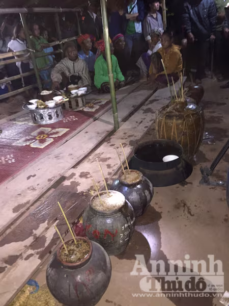 Lạc vào lễ hội đập trống độc đáo, trai gái “thả cửa” của người Ma Coong ảnh 10 Lạc vào lễ hội đập trống độc đáo, trai gái “thả cửa” của người Ma Coong ảnh 10