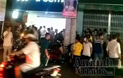 Vừa xảy ra vụ cướp tại cửa hàng sữa trên đường Hoàng Hoa Thám ảnh 1 Vừa xảy ra vụ cướp tại cửa hàng sữa trên đường Hoàng Hoa Thám ảnh 1