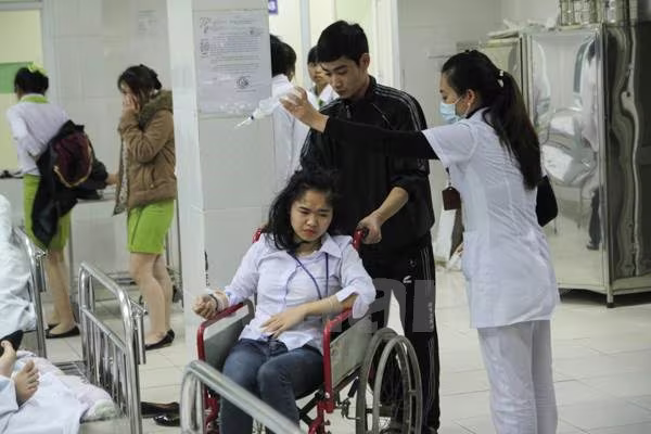 Hàng chục khách hàng bất ngờ ngất xỉu tại Big C The Garden  ảnh 7