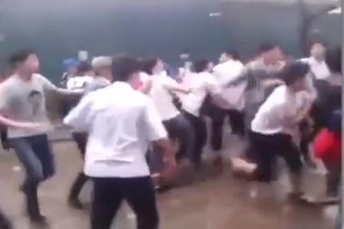 Tìm hình thức kỷ luật hơn 30 nam sinh Hà Nội ẩu đả tập thể ảnh 2 Tìm hình thức kỷ luật hơn 30 nam sinh Hà Nội ẩu đả tập thể ảnh 2