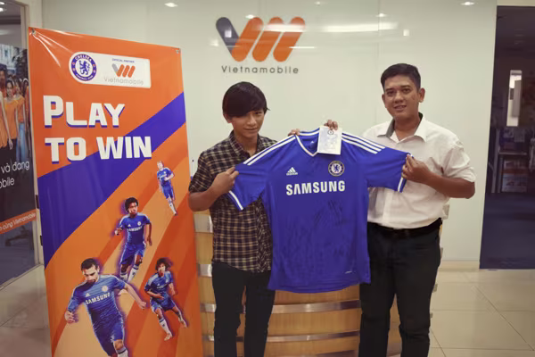 Vietnamobile tặng áo đấu có chữ ký của danh thủ Chelsea cho khách hàng ảnh 1 Vietnamobile tặng áo đấu có chữ ký của danh thủ Chelsea cho khách hàng ảnh 1