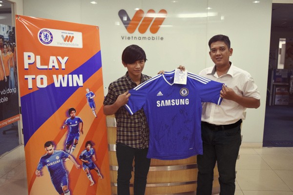 Vietnamobile tặng áo đấu có chữ ký của danh thủ Chelsea cho khách hàng ảnh 1 Vietnamobile tặng áo đấu có chữ ký của danh thủ Chelsea cho khách hàng ảnh 1