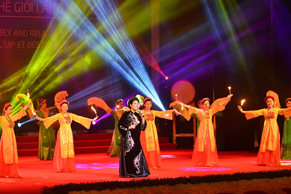 Chủ tịch IPU: “Chúng tôi luôn mang đất nước Việt Nam trong tim“ ảnh 6