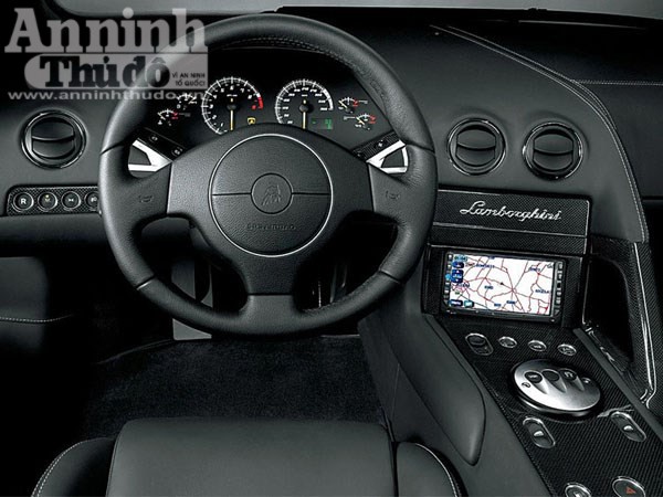 Cận cảnh siêu xe Lamborghini Murcielago 15 tỷ đồng, nhập lậu, đeo biển số giả ảnh 4 Cận cảnh siêu xe Lamborghini Murcielago 15 tỷ đồng, nhập lậu, đeo biển số giả ảnh 4