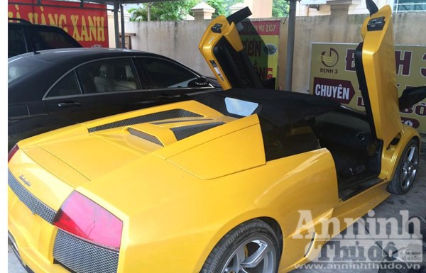Cận cảnh siêu xe Lamborghini Murcielago 15 tỷ đồng, nhập lậu, đeo biển số giả ảnh 1 Cận cảnh siêu xe Lamborghini Murcielago 15 tỷ đồng, nhập lậu, đeo biển số giả ảnh 1