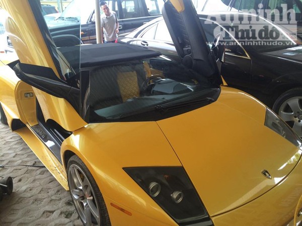 Cận cảnh siêu xe Lamborghini Murcielago 15 tỷ đồng, nhập lậu, đeo biển số giả ảnh 2 Cận cảnh siêu xe Lamborghini Murcielago 15 tỷ đồng, nhập lậu, đeo biển số giả ảnh 2