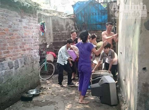 Cháy hàng chục nhà tạm tại hồ Linh Quang ảnh 3 Cháy hàng chục nhà tạm tại hồ Linh Quang ảnh 3