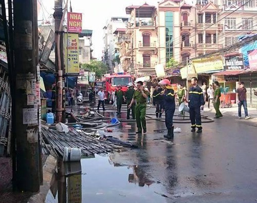 Hỏa hoạn tại chợ Phùng Khoang, 4 người bỏng nặng ảnh 3 Hỏa hoạn tại chợ Phùng Khoang, 4 người bỏng nặng ảnh 3