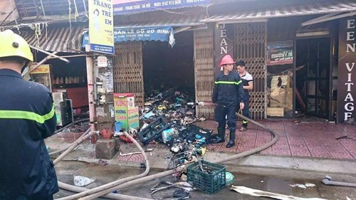Hỏa hoạn tại chợ Phùng Khoang, 4 người bỏng nặng ảnh 1 Hỏa hoạn tại chợ Phùng Khoang, 4 người bỏng nặng ảnh 1
