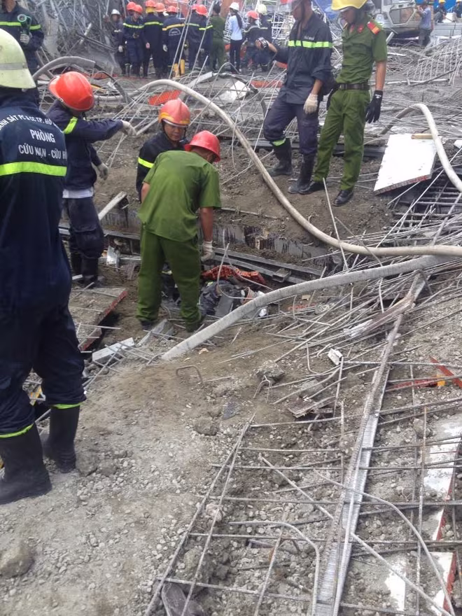 Khẩn trương cứu hộ, cứu nạn vụ sập giàn giáo công trình xây dựng 17 tầng ở TP.HCM ảnh 6 Khẩn trương cứu hộ, cứu nạn vụ sập giàn giáo công trình xây dựng 17 tầng ở TP.HCM ảnh 6