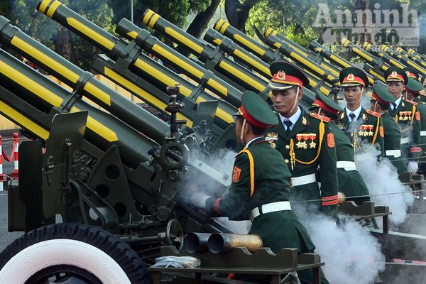 Cận cảnh diễn tập nghi thức bắn 21 phát đại bác chào mừng 70 năm Quốc khánh ảnh 4 Cận cảnh diễn tập nghi thức bắn 21 phát đại bác chào mừng 70 năm Quốc khánh ảnh 4