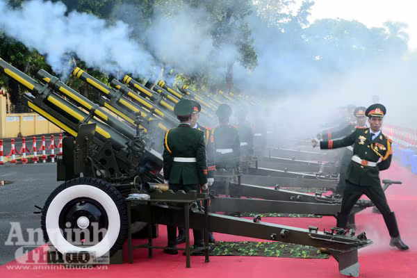 Cận cảnh diễn tập nghi thức bắn 21 phát đại bác chào mừng 70 năm Quốc khánh ảnh 3