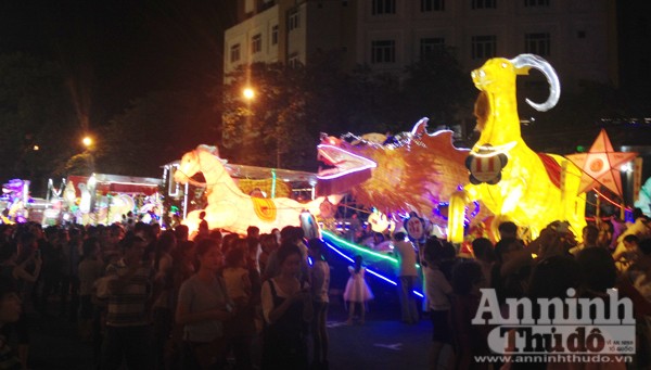 Ấn tượng đặc sắc lễ hội Trung thu Tuyên Quang 2015 ảnh 10 Ấn tượng đặc sắc lễ hội Trung thu Tuyên Quang 2015 ảnh 10