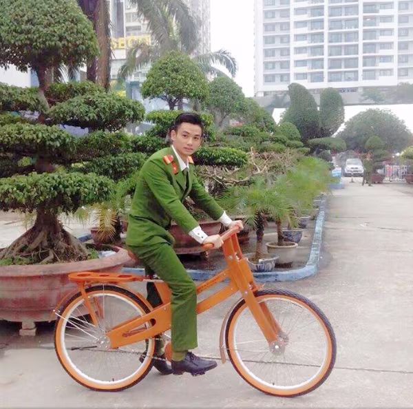 Chiêm ngưỡng xe đạp gỗ độc lạ Bonjour đang gây sốt tại Hà Nội ảnh 2 Chiêm ngưỡng xe đạp gỗ độc lạ Bonjour đang gây sốt tại Hà Nội ảnh 2