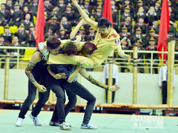 Võ sư Đặng Tam Thuận: Nữ CSGT ra đòn "cắt kéo" ấn tượng, đẹp mắt ảnh 2 Võ sư Đặng Tam Thuận: Nữ CSGT ra đòn "cắt kéo" ấn tượng, đẹp mắt ảnh 2