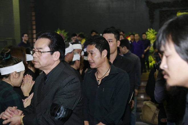 Đồng nghiệp, bạn bè xúc động tiễn đưa Trần Lập về nơi an nghỉ cuối cùng ảnh 20 Đồng nghiệp, bạn bè xúc động tiễn đưa Trần Lập về nơi an nghỉ cuối cùng ảnh 20